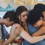 映画『オールド』の魅力とあらすじをネタバレ解説|ホラーなのに感動すると話題の作品