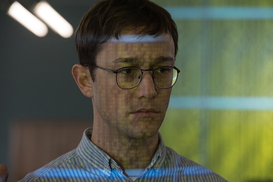 アメリカの闇を描いた衝撃の実話『スノーデン』のあらすじネタバレ解説